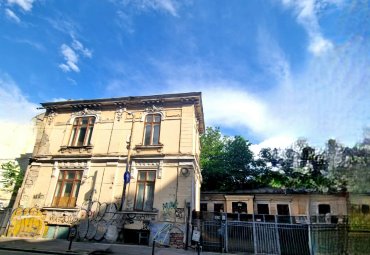 Vila deosebita cu potential si curte proprie -100 mp, zona Universitate- Batiste