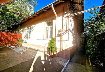 Casa la curte- oaza de liniste si verdeata in zona 1 Mai
