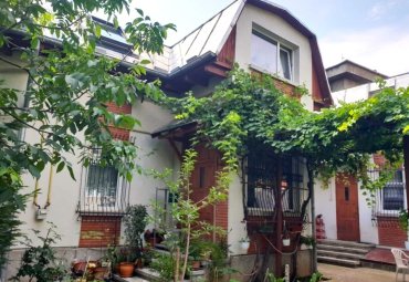 Casa P+1 renovata, curte verde generoasa, zona Calea Calarasilor-Piata Sf Stefan