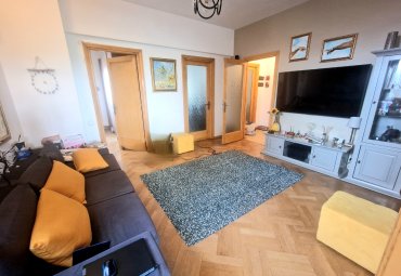 Apartament spatios, 4 camere si 2 balcoane, fara sisc seismic, Piata Sf. Stefan