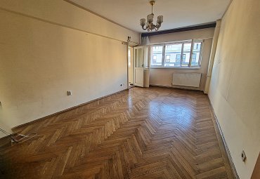 Apartament spatios 4 camere, decomandat, centrala proprie, bloc anvelopat, Dacia