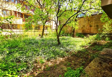 Apartament 3 camere in vila, plus garsoniera demisol si curte langa Parcul Herastrau